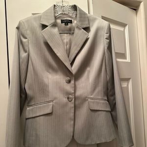 Tahari Arthur & Levine Gray/Wh Blazer Sz 4 w (2) front buttons. Lining inside